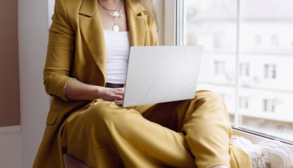 华硕灵耀14 2025酷睿Ultra 9加持的AI超轻薄本，双十一换机首选