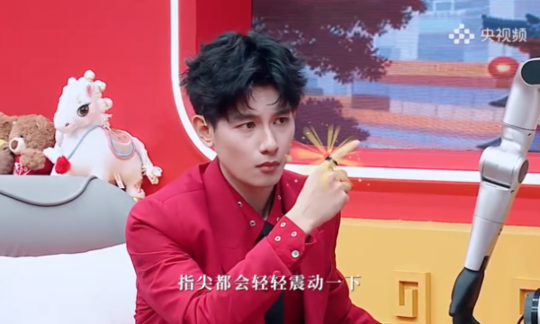 胡先煦亲测！央视主持天团都在用！追觅AI智能戒指成为首个亮相春晚的AI智能硬件！