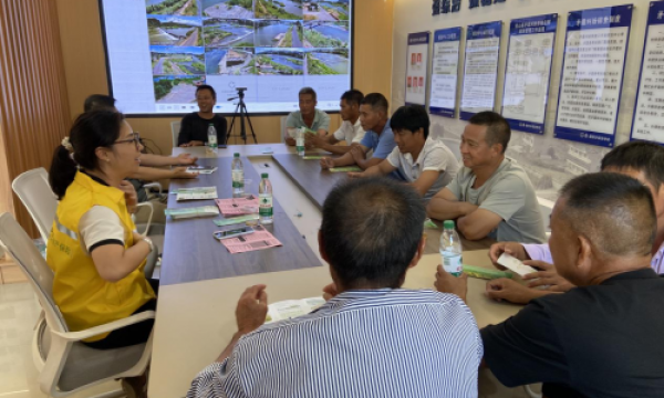 中国人寿财险江西省分公司“零距离”开展惠农政策宣传