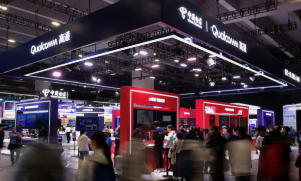 高通携“AI入端”多项成果亮相2025电信大会，获颁“终端测试质量卓越奖”